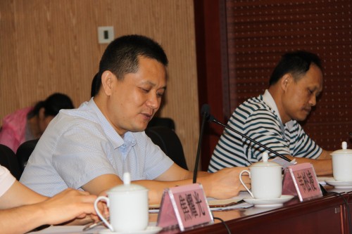 柳州市委副秘书长韦松凌主持会议